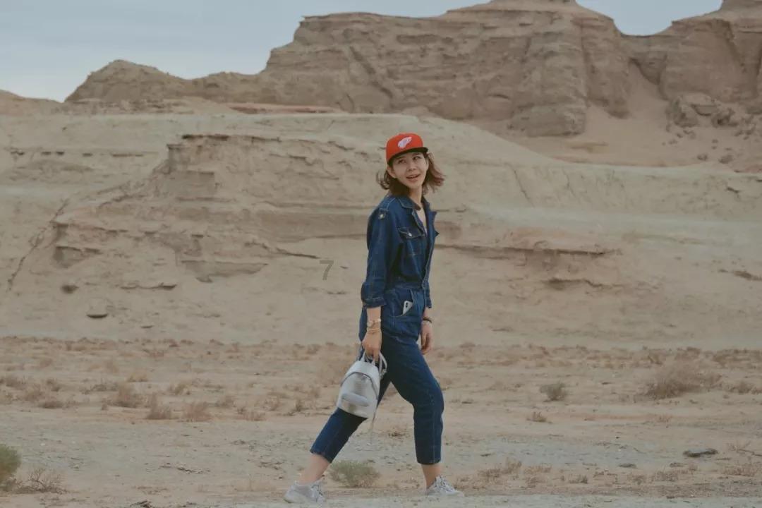 皇太极即位之初，四人并排而坐接受朝拜，后来为何“一人独坐”